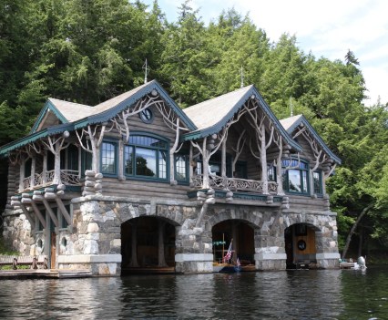A lodge at Topridge where Thomas has stayed