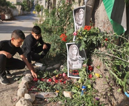 Children visit the site where veteran Al-Jazeera Palestinian journalist Shireen Abu Akleh was shot dead while covering an Israeli army raid in the occupied West Bank, in Jenin on May 12, 2022.