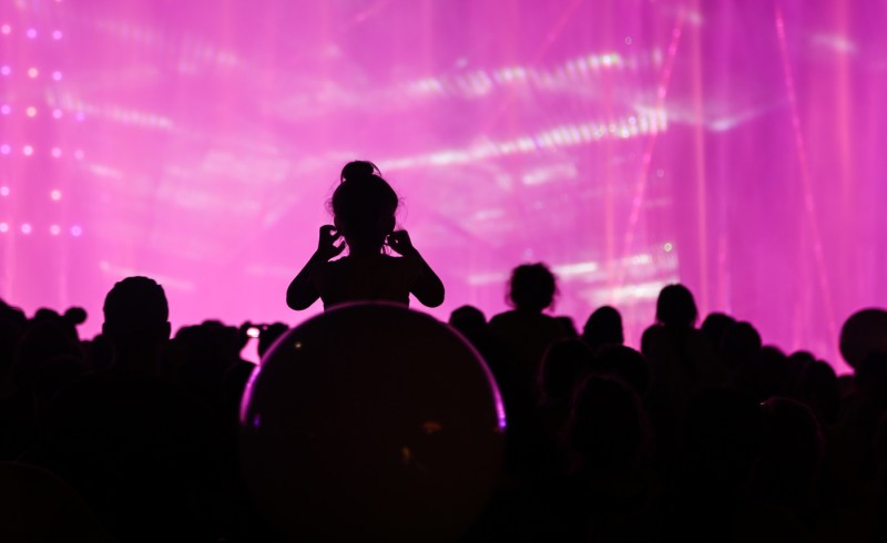 Spectators are mesmerized as the Water of Color light show reaches a crescendo at the California Adventures theme park. Several busloads of journalists from #ONA15 toured the Disney theme park Wednesday evening. (Shuyao Chen/ONA Student Newsroom)