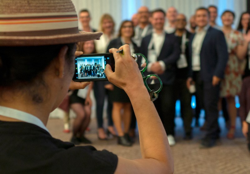 Canadian journalists pose for a group portrait at the international reception at ONA18. (Photo: Violet Wang)