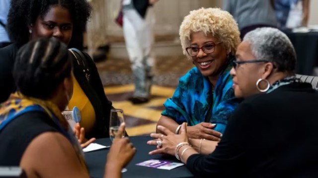 Attendees chat with each other at ONA22 in Los Angeles.